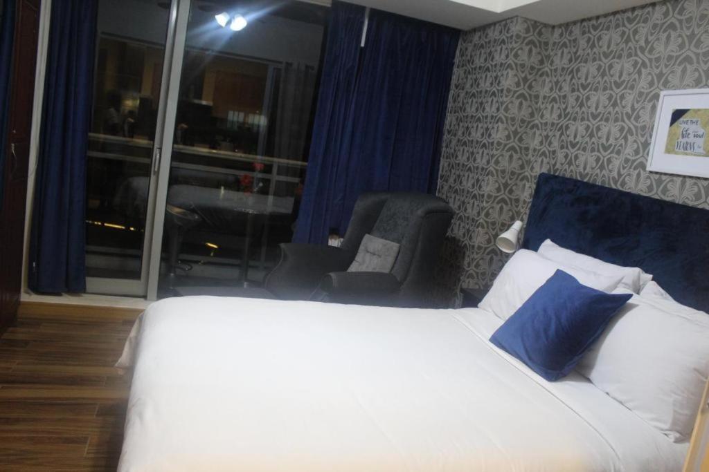 מנילה Azure Urban Resort A3 Near Airport Mall With Balcony Wavepool מראה חיצוני תמונה