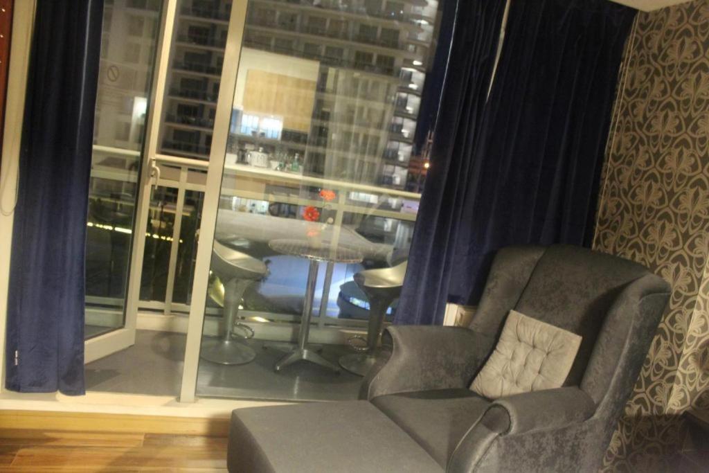 מנילה Azure Urban Resort A3 Near Airport Mall With Balcony Wavepool מראה חיצוני תמונה